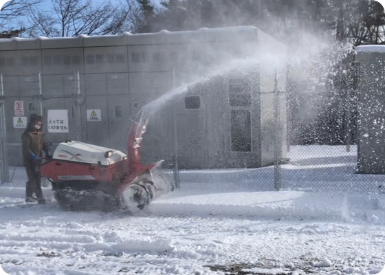 スロワー式除雪機