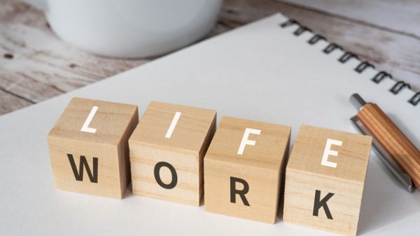 家庭と両立できる?電気主任技術者のワークライフバランスを解説